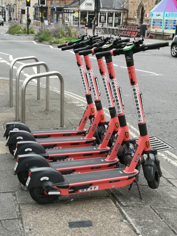 Trottinette à roues lumineuses : sécurité et amusement garantis